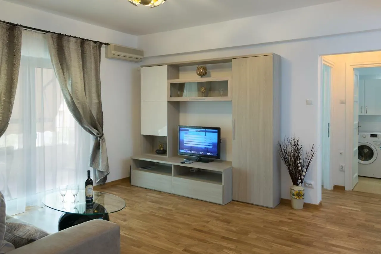 Central Luxury Flat With Terrace - Adela Accommodation - Ideal For Long Stays Bukareszt Apartament